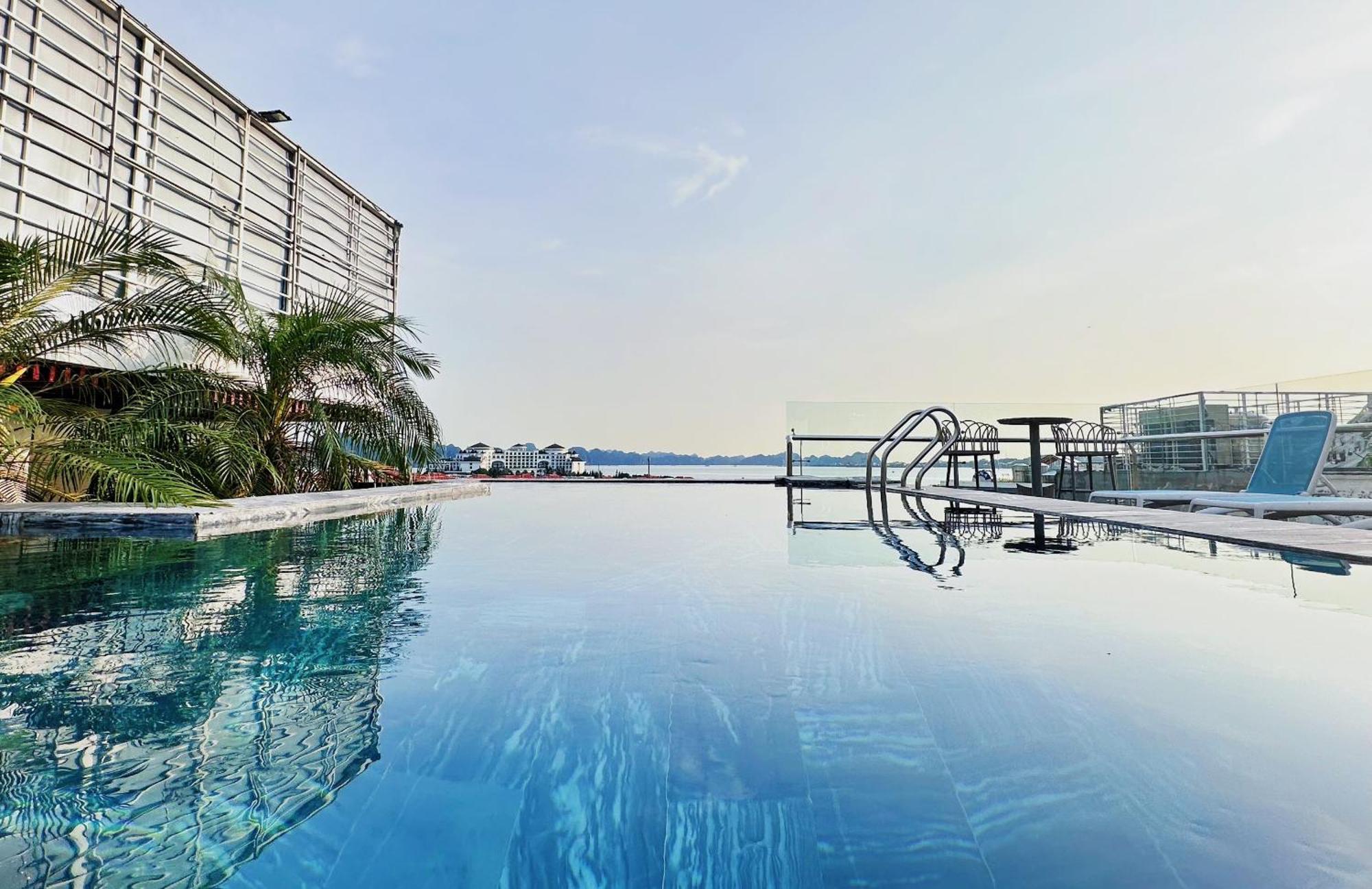 Green Suites Hotel Ha Long Esterno foto